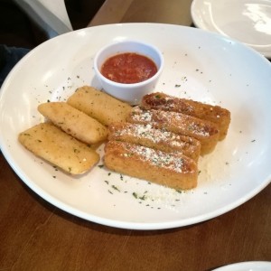 Mozarella sticks y lasagna frita