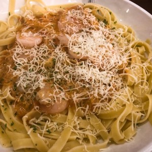 Fettuccine con Camarones