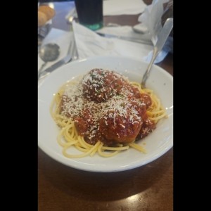 Classic Entreés - Spaguetti & Meatballs