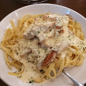 pasta con pollo con salsa alfre do