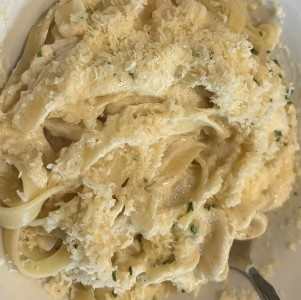 Amazing Alfredos - Fettuccine Alfredo