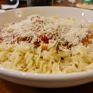 Pasta sin gluten con salsa marinara y carne