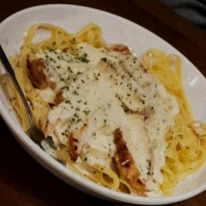 Clasicas Favoritas - Chicken Alfredo