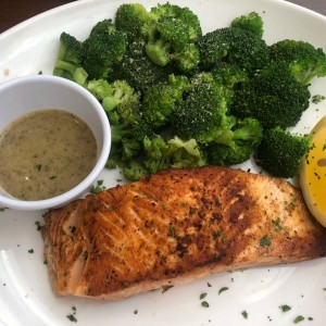 Salmon a la plancha con Brocoli