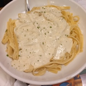 Amazing Alfredos - Fettuccine Alfredo