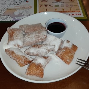 Zeppoli con mermelada de frambuesa