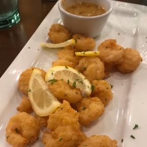 la comida excelente y la ensalada lo mejor es fresco riquisimo todo estupendo no hice reserva pero queria felicitarlos excelente para compartir con tus amigos no hay tanto ruido es tranquilo y excelente servicio volvere... 