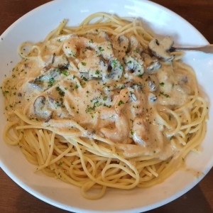 pasta con camarones y hongos