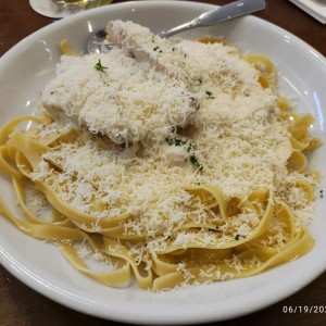 Amazing Alfredos - Chicken Alfredo