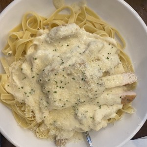 Amazing Alfredos - Chicken Alfredo