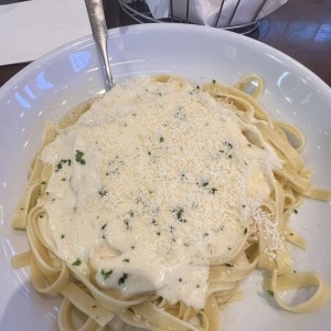 Amazing Alfredos - Fettuccine Alfredo