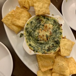 dip de espinaca con alcachofas y queso