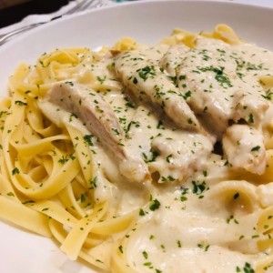 chicken Alfredo 