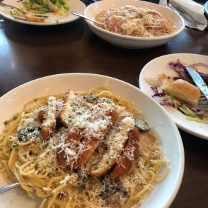 Linguine de pollo