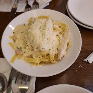 Amazing Alfredos - Chicken Alfredo