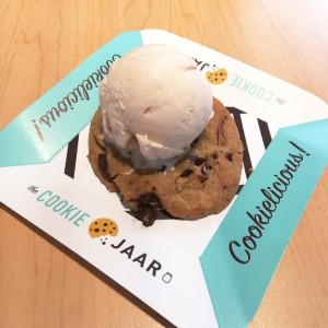 galleta con helado de vainilla