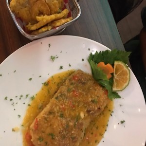 Filete corvina al ajillo