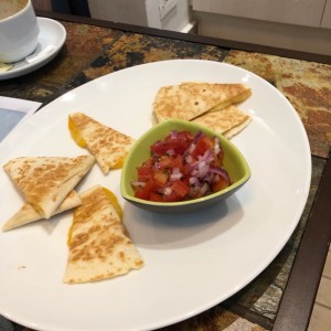 quesadillas. faltan dos pedazos