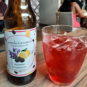 limonada de lavanda y zarzamora