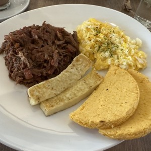 Ropa Vieja en salsa criolla