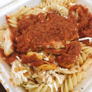 Pasta en Salsa Roja con Pollo