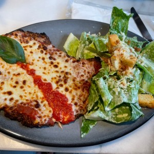 milanesa de res con ensalada cesar 