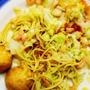 Chow mein Con camarones