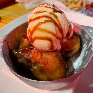 Fried Oreos con helado de vainilla