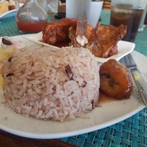 Pollo con arroz de frijoles