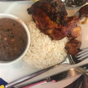 arroz frijoles pollo rostizado y platano