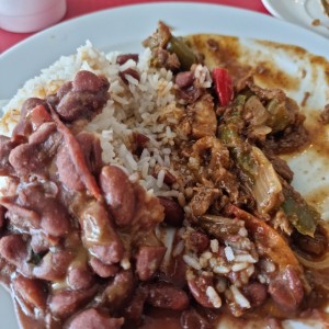 arroz  poroto y bistec picado. 