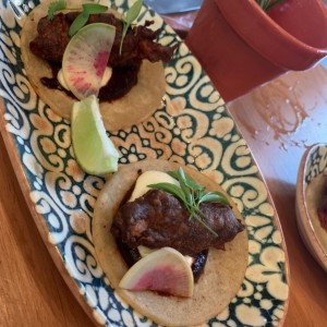 Tacos de pollo con mole 