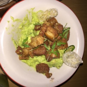 guacamole con chicharron (ya lo habia probado jejeje)