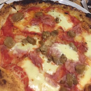 pizza de hongis con jamon