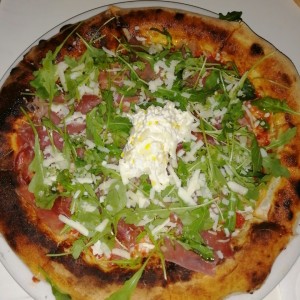 Pizza arrugula con prociutto