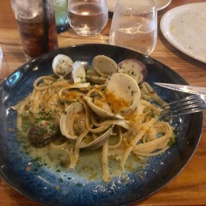 Fetuccine vongole e botarga