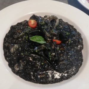 Risotto Nero di Seppia a la Pescatore en Tinta de Calamar