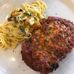 Filete de Pollo a la Parmigiana con pasta