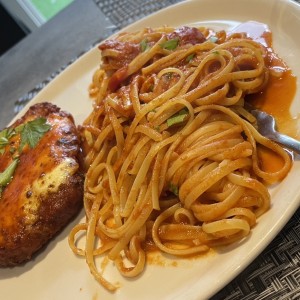 Filete de Pollo a la Parmigiana con pasta