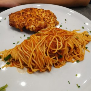 Filete de Pollo a la Parmigiana con pasta