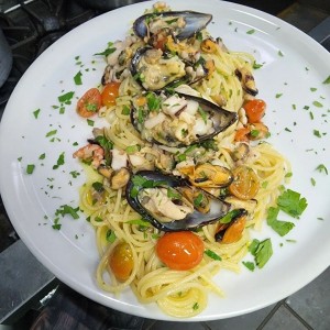 SPAGUETTINI CON MARISCOS ( PESCATORE)