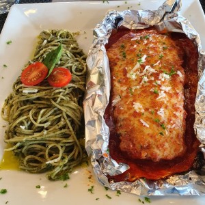 Rib Eye a la Parmesana con pasta al pesto