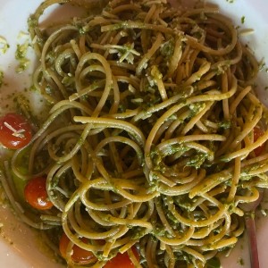 Pasta en salsa alpesto