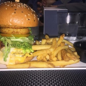 UOMO burger 