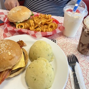 Hamburguesa de Pollo a la Plancha con Papas