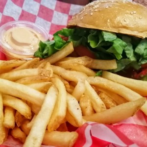 Buffalo Chicken Burger con Papas Fritas