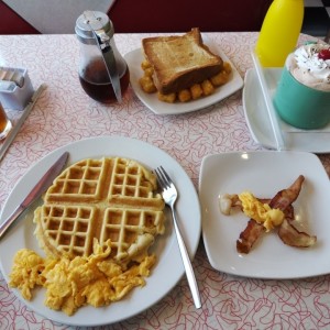 Rd's breakfast con waffles