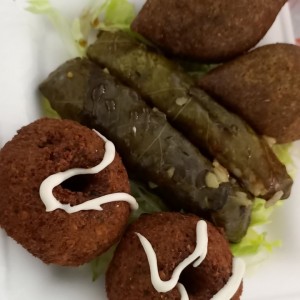 kippe, falafel, hoja de uva