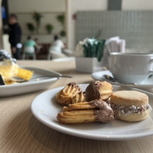 Cafe, pasta seca y chesse cake de blueberry