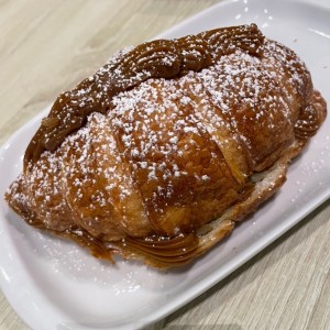 Croiassant relleno de dulce de leche